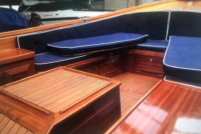 Foto binnenzijde zonder kap met kussens.jpg 